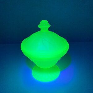 VTG Uranium Glass Covered Pedestal Candy/Trinket Dish Ribbed Base w/ Lid Glows